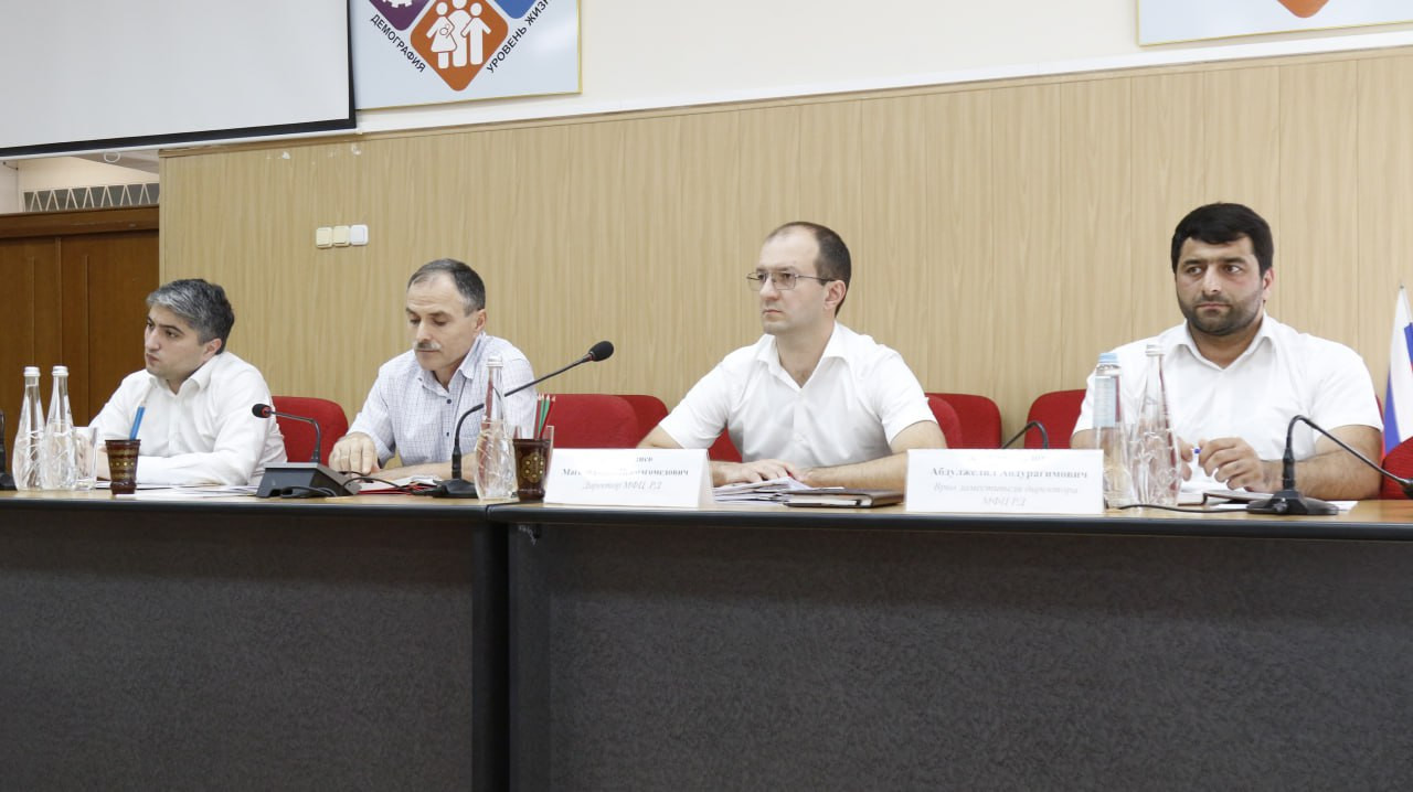 В Минтруда Дагестана обсудили вопросы передачи функции приема заявлений на получение мер соцподдержки в многофункциональный центр