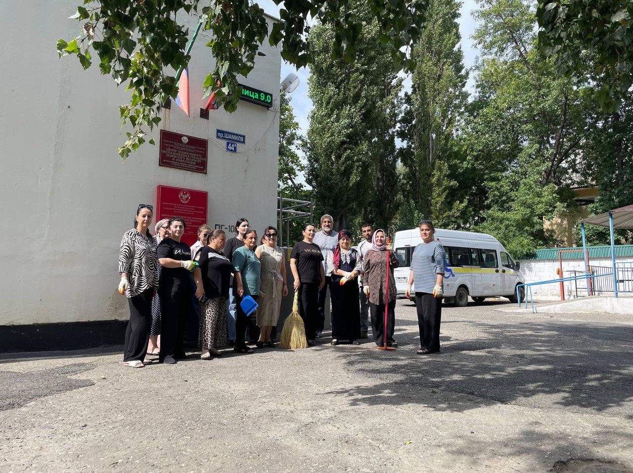 Общегородской субботник, приуроченный ко Дню знаний.