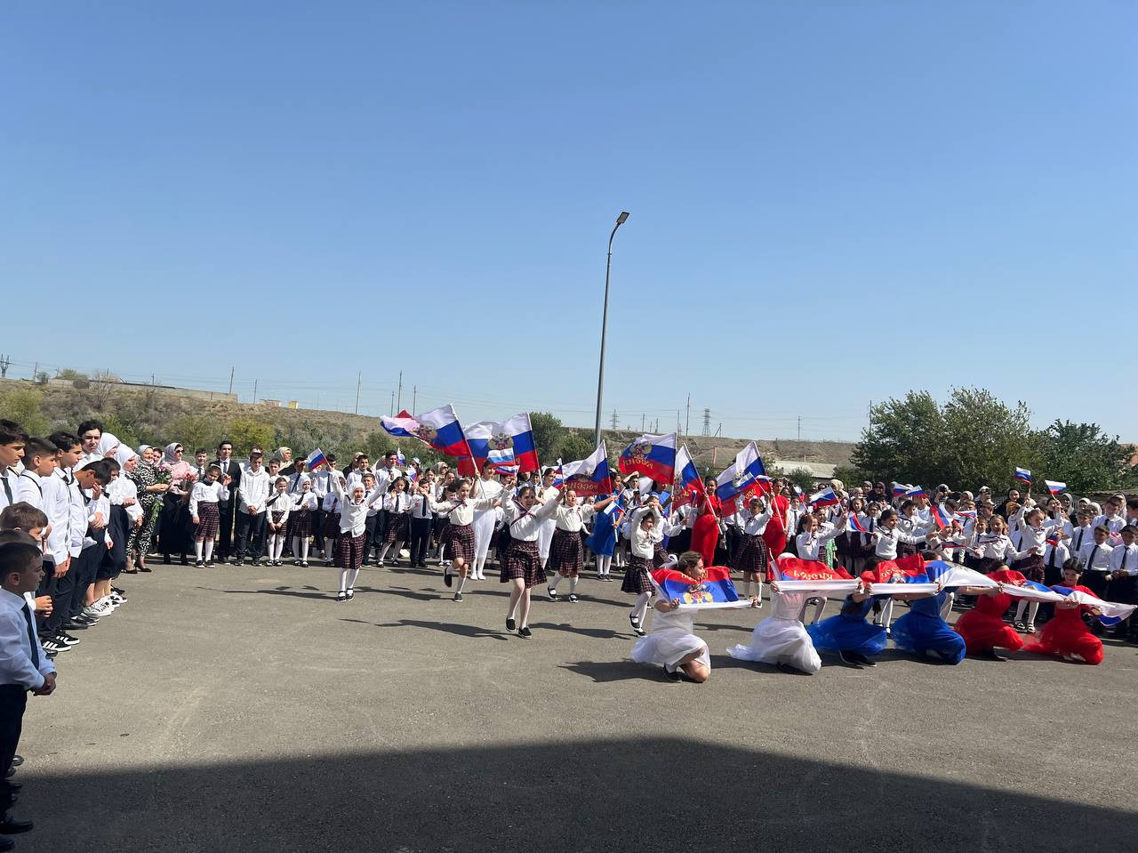 Дорогие учащиеся, уважаемые учителя, поздравляю вас с началом нового учебного года!