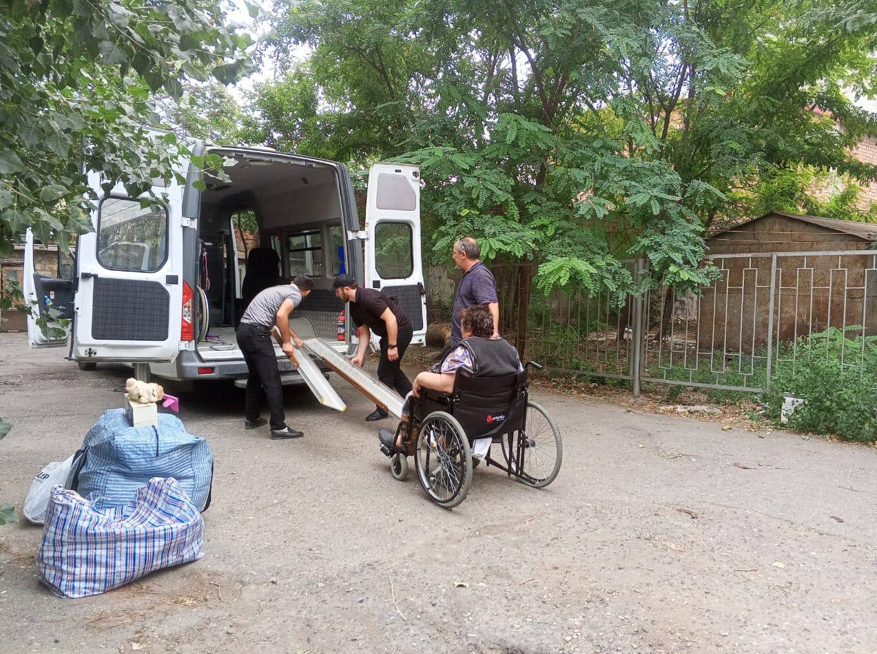 Социальное сопровождение семьи беженцев с Донецка находящихся на учете в Центра.