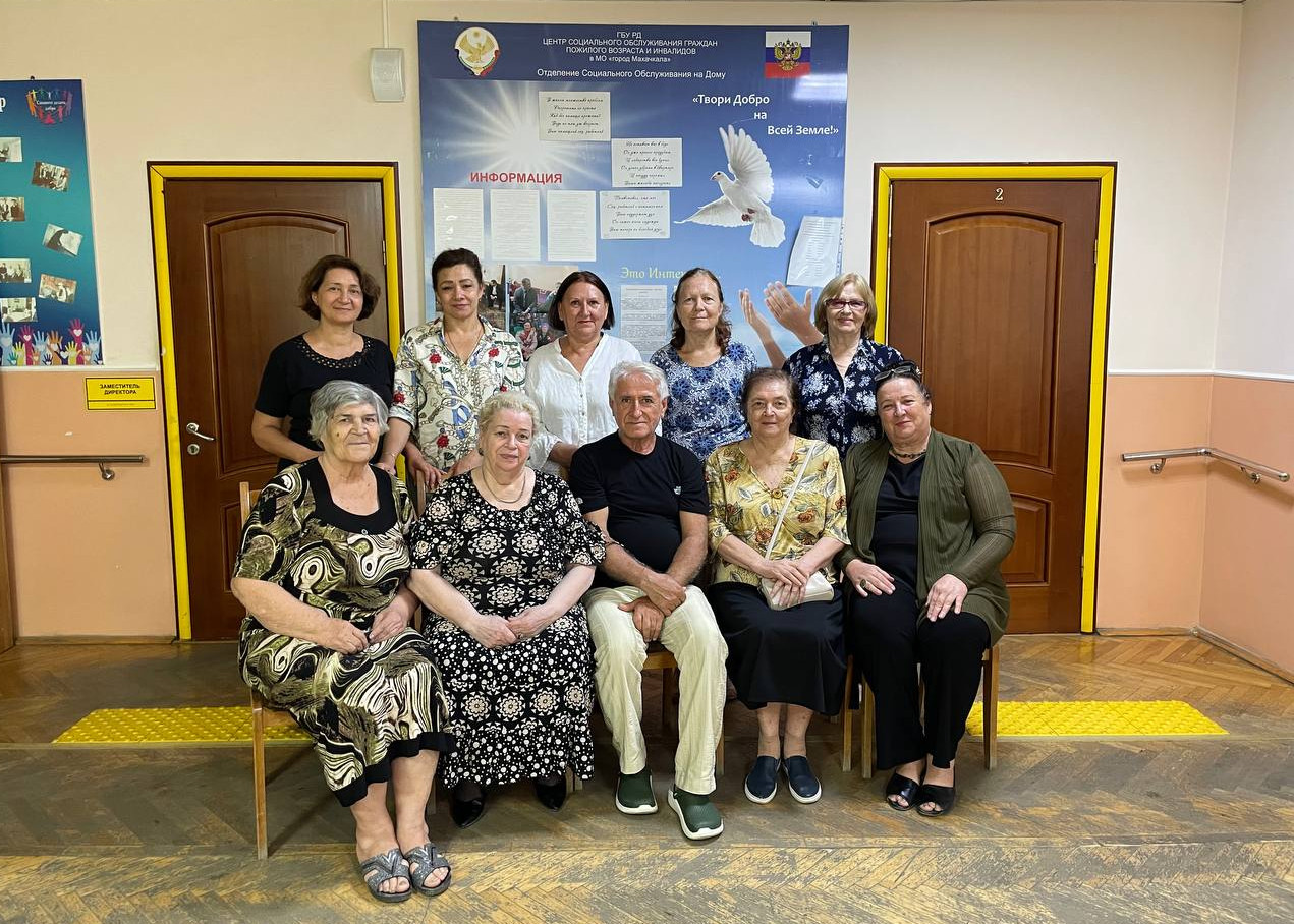 Отделения дневного пребывания граждан пожилого возраста и инвалидов в полустационарной форме, хор «Ветеран».