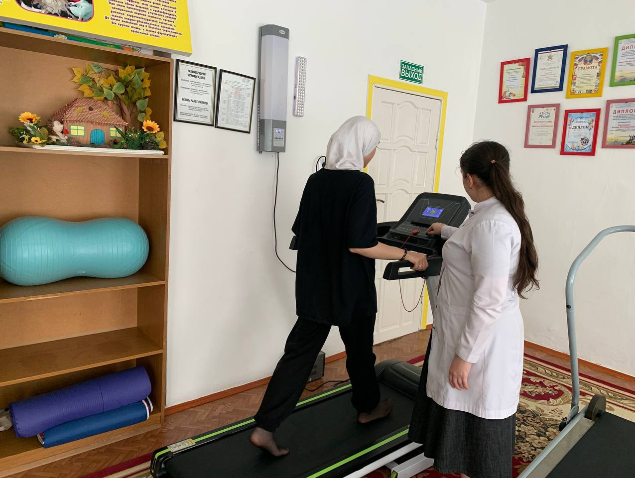 Занятия с использованием беговой дорожки.