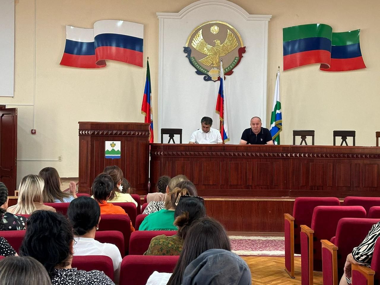 Социальные работники Минтруда Дагестана в Дербентском районе приняли участие в семинар-совещании по вопросам поддержки семей участников СВО