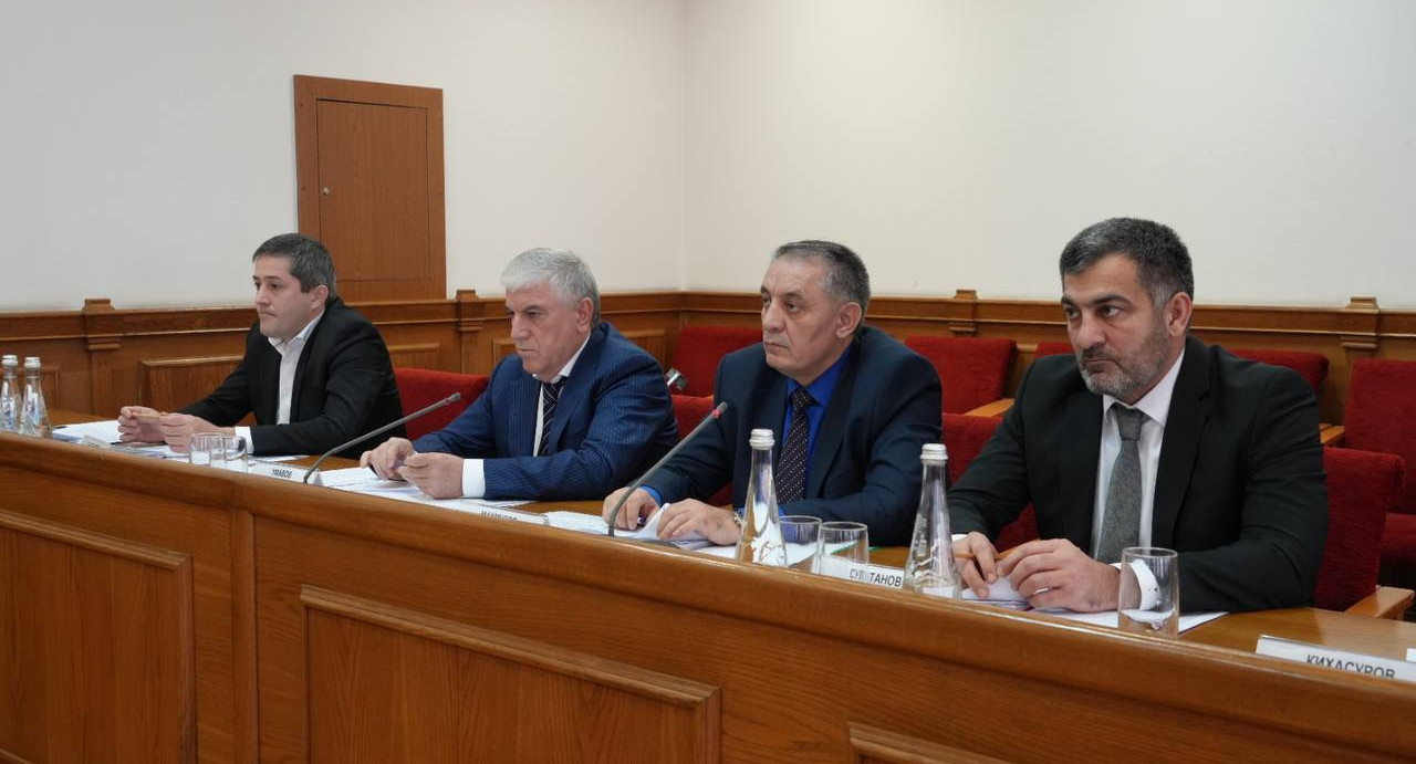 В Администрации Махачкалы состоялось расширенное совещание, посвящённое одной из наиболее значимых тем – вопросу снижения уровня неформальной занятости