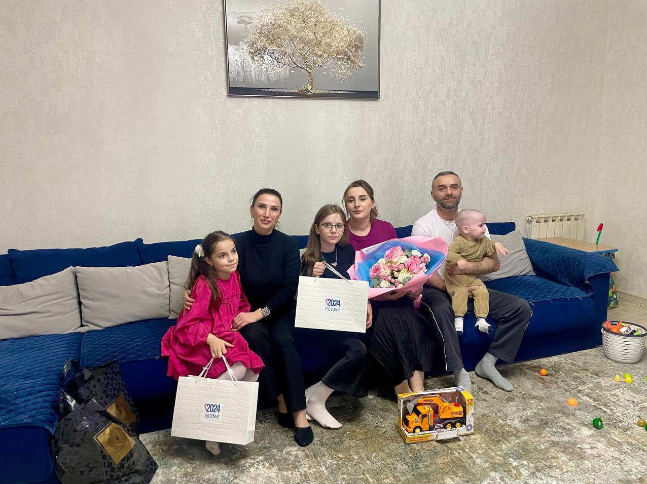 Адресное посещение и поздравления ко Дню Матери, семей военнослужащих участвующих и участвовавших в СВО.