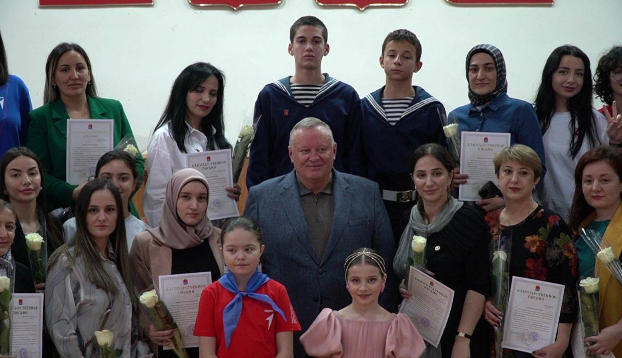 ? Любовью материнской мы согреты