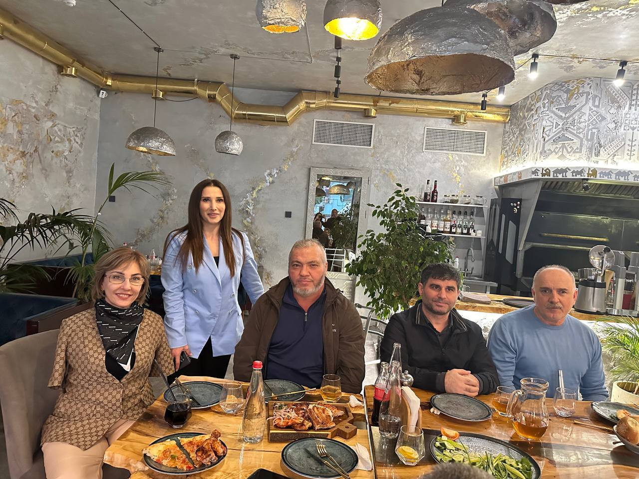 Махачкалинский центр социального обслуживания Минтруда Дагестана провел праздничные мероприятия для 45 своих подопечных с ОВЗ в ресторанах столицы