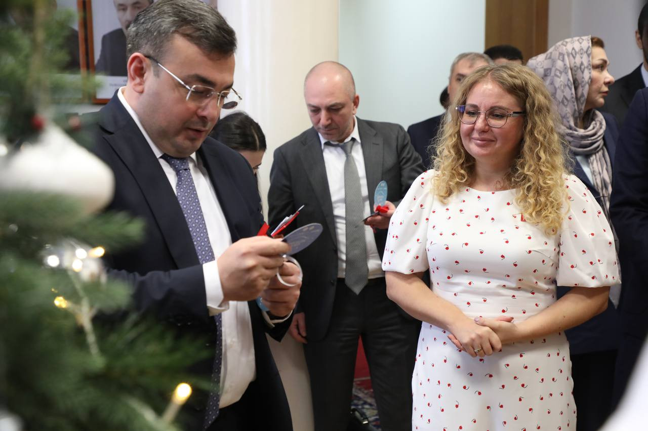 Министр труда и социального развития Республики Дагестан Магомедзагид Кихасуров присоединился к ежегодной всероссийской акции «Ёлка желаний»