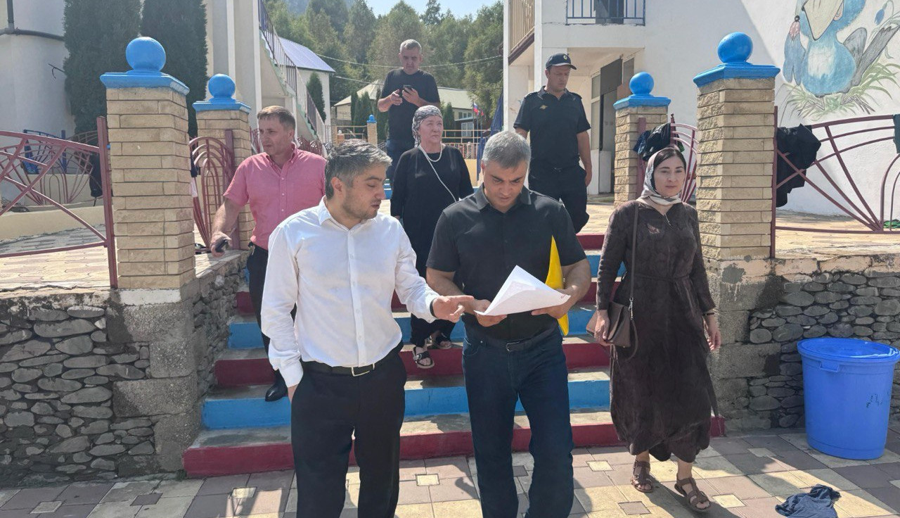 Заместитель министра труда и социального развития РД Абдулкерим Абдуллаев посетил летние оздоровительные лагеря, расположенные в Гергебильском районе