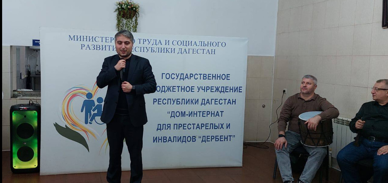 Заместитель министра труда поздравил подопечных ведомства с Международным днем пожилых