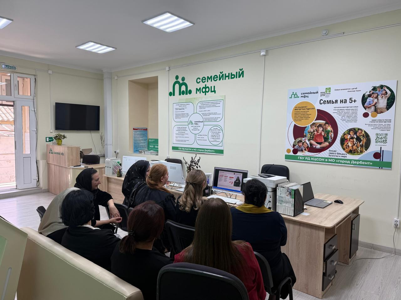 Защита от мошенников: социальные работники Минтруда дагестана в Дербенте повышают правовую грамотность
