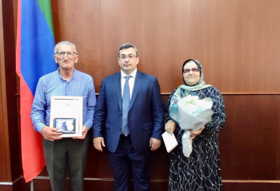 Семейная пара из Гумбета получила награду «За любовь и верность» от Минтруда Дагестана.