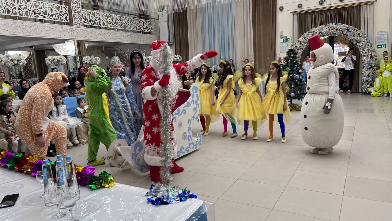 Самая яркая елка