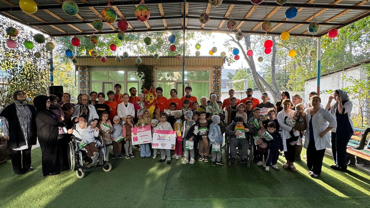 Сегодня при поддержке Абдурахманова Ахмеда Гамзатовича  -директора АНО «Добровольцы Дагестана», в рамках акции «Волонтеры – детям!», воспитанников нашего Реабилитационного центра с развлекательной программой посетили волонтеры.