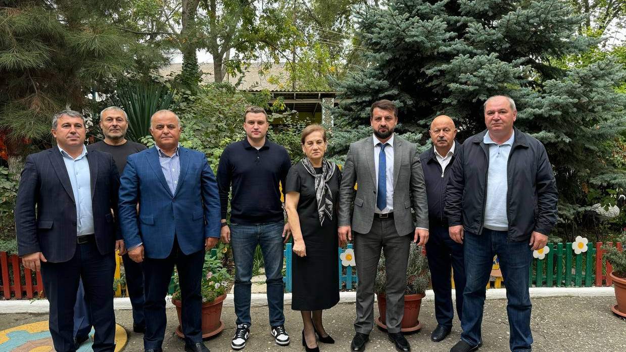 ⚠️Сегодня с визитом наш Центр посетили высокие гости: Глава ГО "город Избербаш" Расул Бакаев, депутат ГД Артем Бичаев, благотворитель Магомед Алиев. Целью визита было открытие "Сенсорной комнаты", построенной при поддержке Магомеда Алиева.