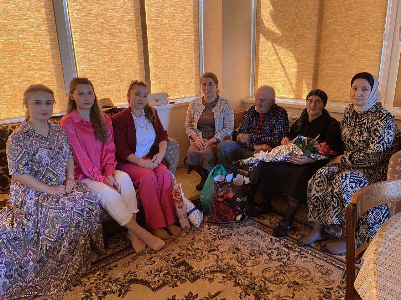 ПОСЕТИЛИ БАБУШКУ И ДЕДУШКУ ПОГИБШЕГО УЧАСТНИКА СВО