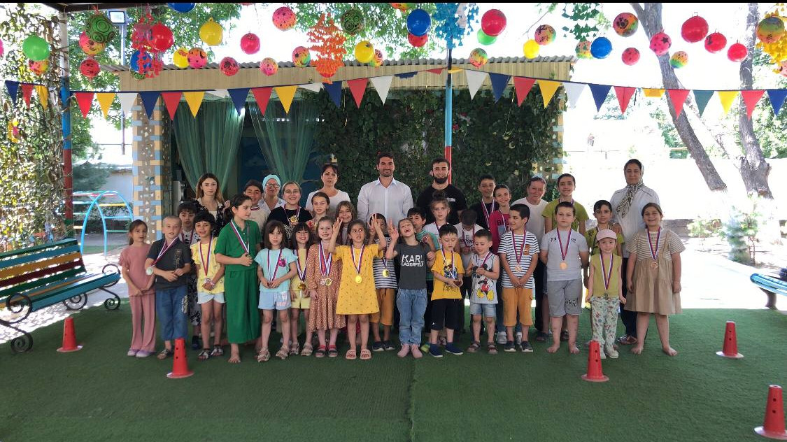 26 июня во всех группах нашего Реабилитационного центра прошел спортивный праздник "Веселые спортсмены".