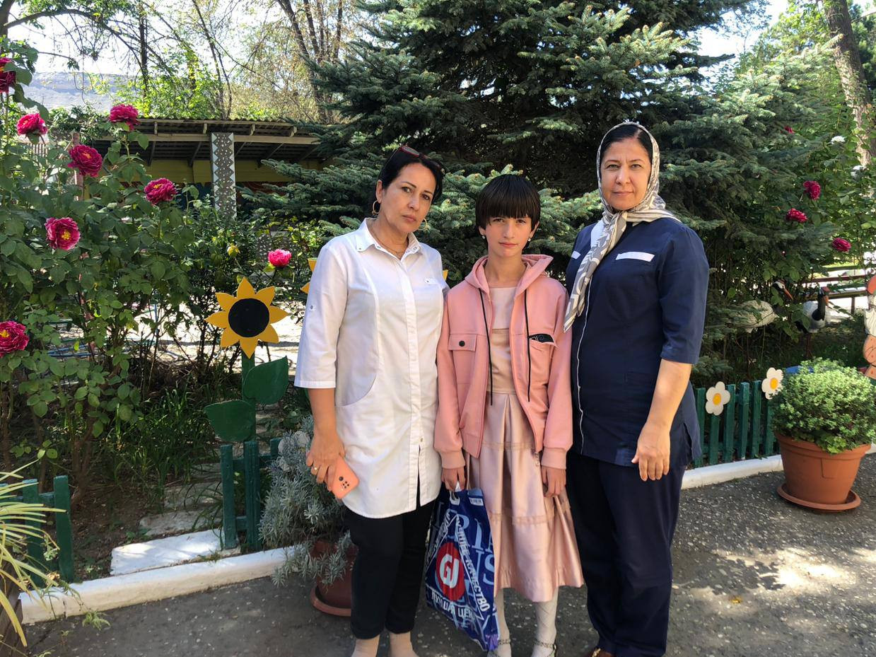 Руководитель Избербашского Реабилитационного центра Салихат Абдулкадыровна уделяет большое внимание поддержке детей военнослужащих, участвующих в спецоперации на Украине, проходящих реабилитацию в нашем учреждении.