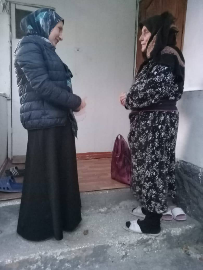 Социальный работник объясняет как уберечь себя и близких от финансового мошенничества.