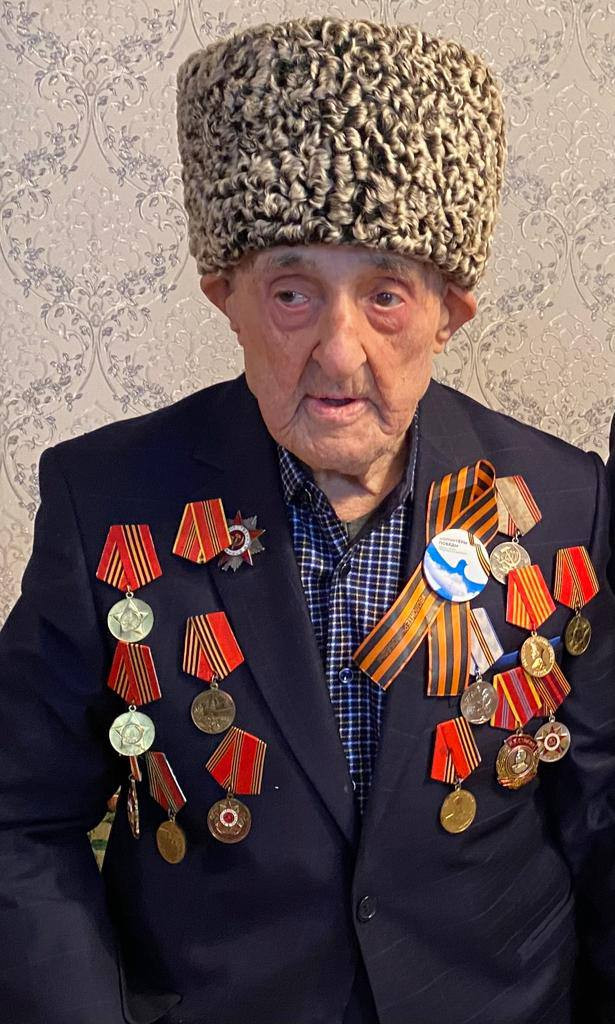 Сегодня участнику Великой отечественной войны из с. Кудагу Дахадаевского района Рабаданову Раджабу Рабадановичу исполняется 101 год!