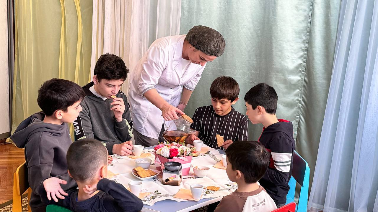 Одним из современных форм терапевтического воздействия на детей-аутистов в общем комплексе реабилитации выделяют ароматерапию и фитотерапию.