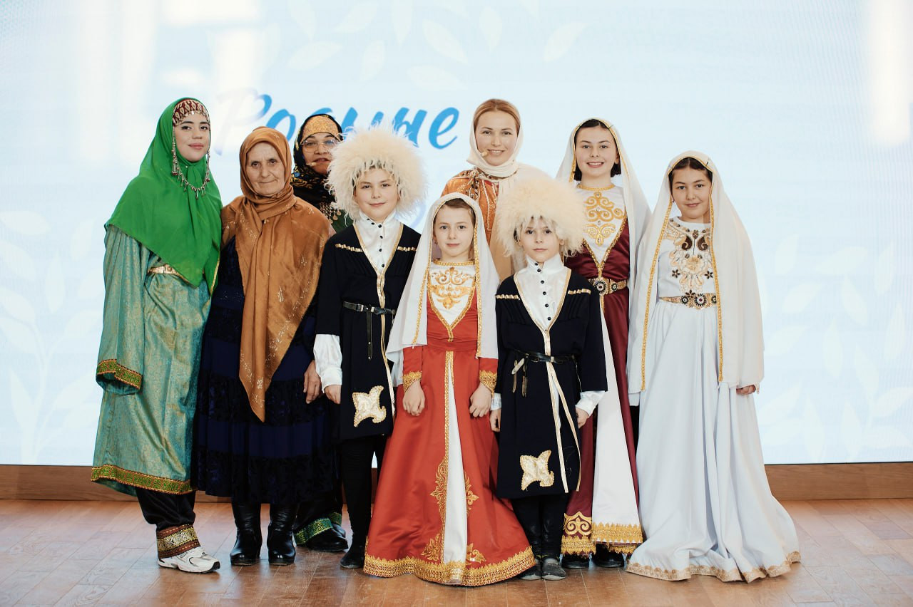 Многодетная семья Казанбиевых продемонстрировала кулинарное мастерство на конкурсе «Семейные рецепты» в рамках форума «Родные – Любимые»