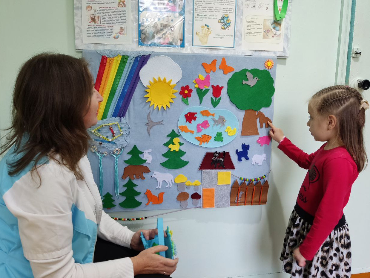 Занятие по развитию речи провела логопед Избербашского реабилитационного центра Шульц Ольга.