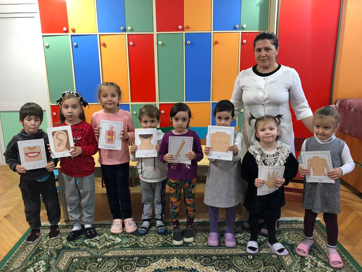 Сегодня педагог Земфира Арсланова провела тематическое занятие "Я - человек. Моё тело" ?.