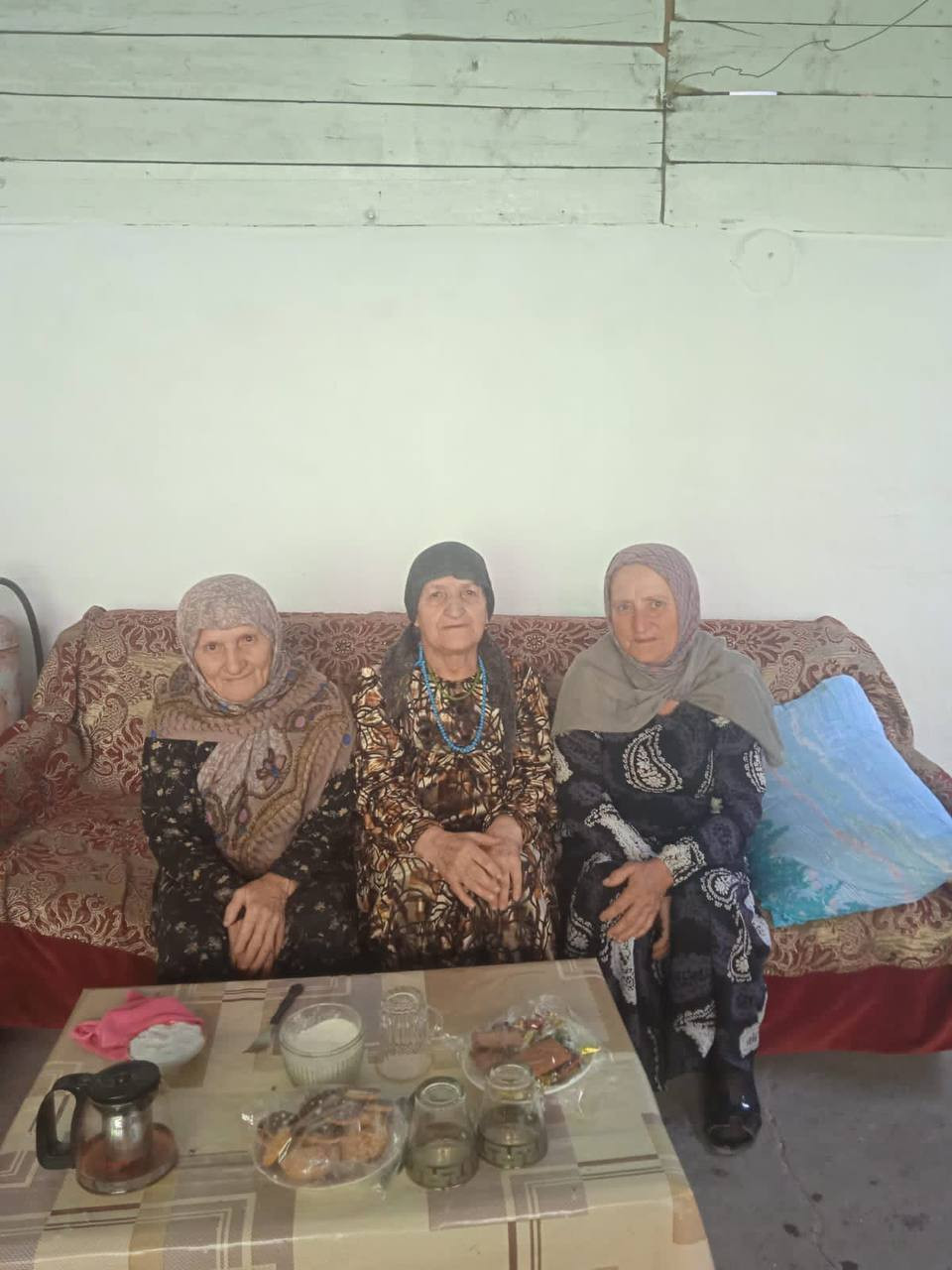 оказание  социальных услуг согласно должностным обязанностям социального работника.