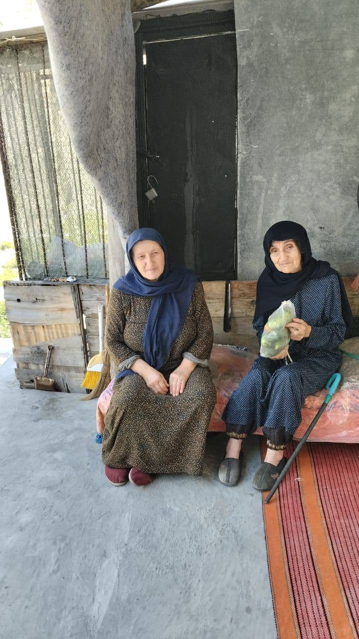 Социальный работник 1 отд. СО на дому Нурмагомедова Голисат при посещении подопечной, с целью оказания ей социальных услуг.