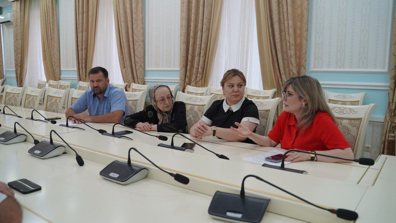 Встреча с начальниками территориальных отделов и поселков Кировского района г.Махачкалы.