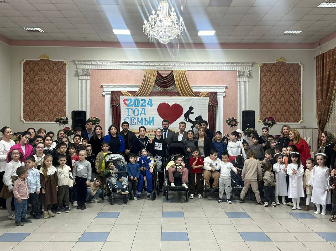 В Реабилитационном центре г.Избербаша с участием 110 детей и 30 родителей проведена благотворительная акция «Учимся жить вместе»