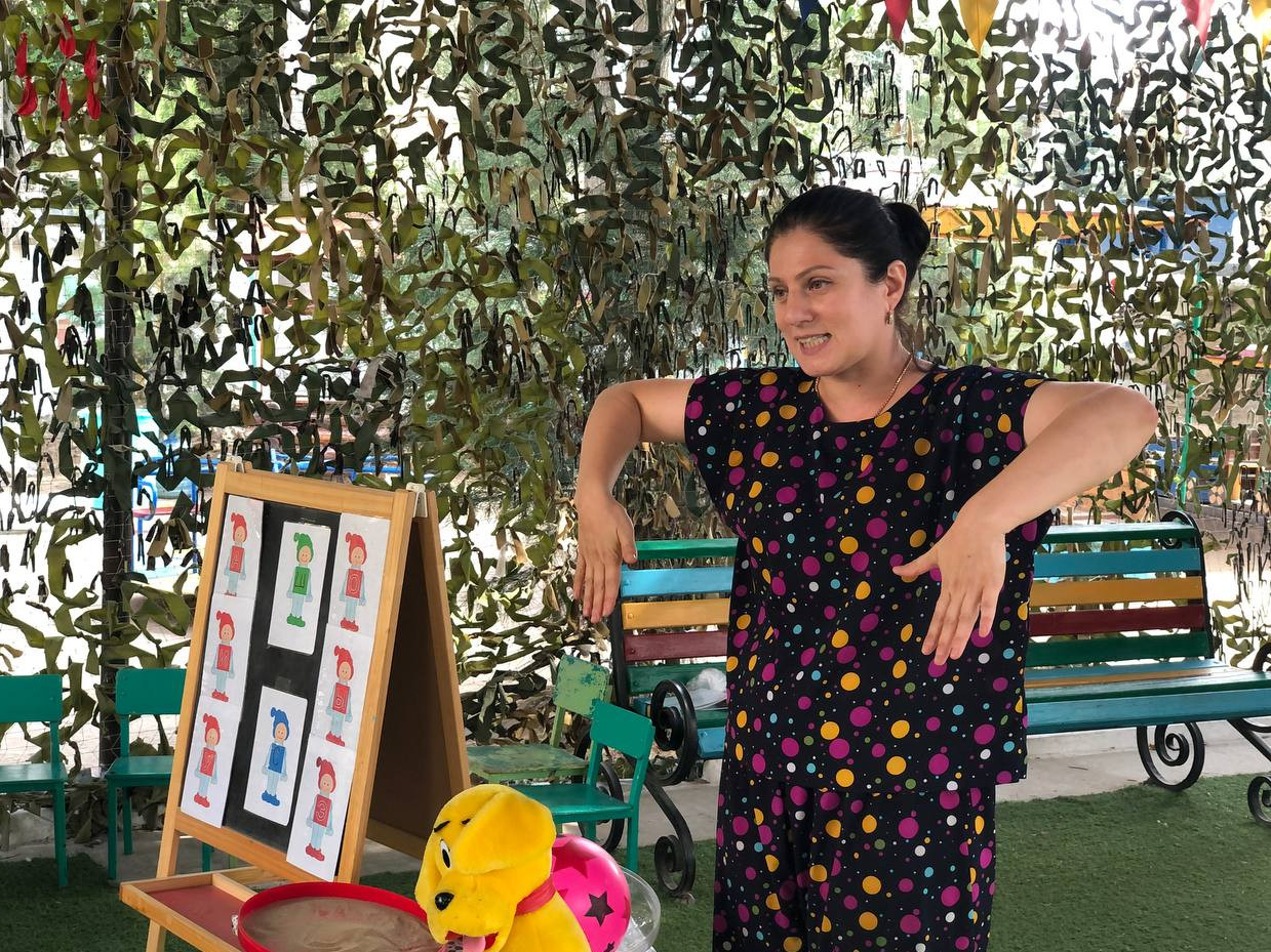 Практически каждый ребёнок иногда путает буквы при чтении. Эта внешне безобидная на первый взгляд проблема может скрывать под собой серьёзные речевые нарушения.