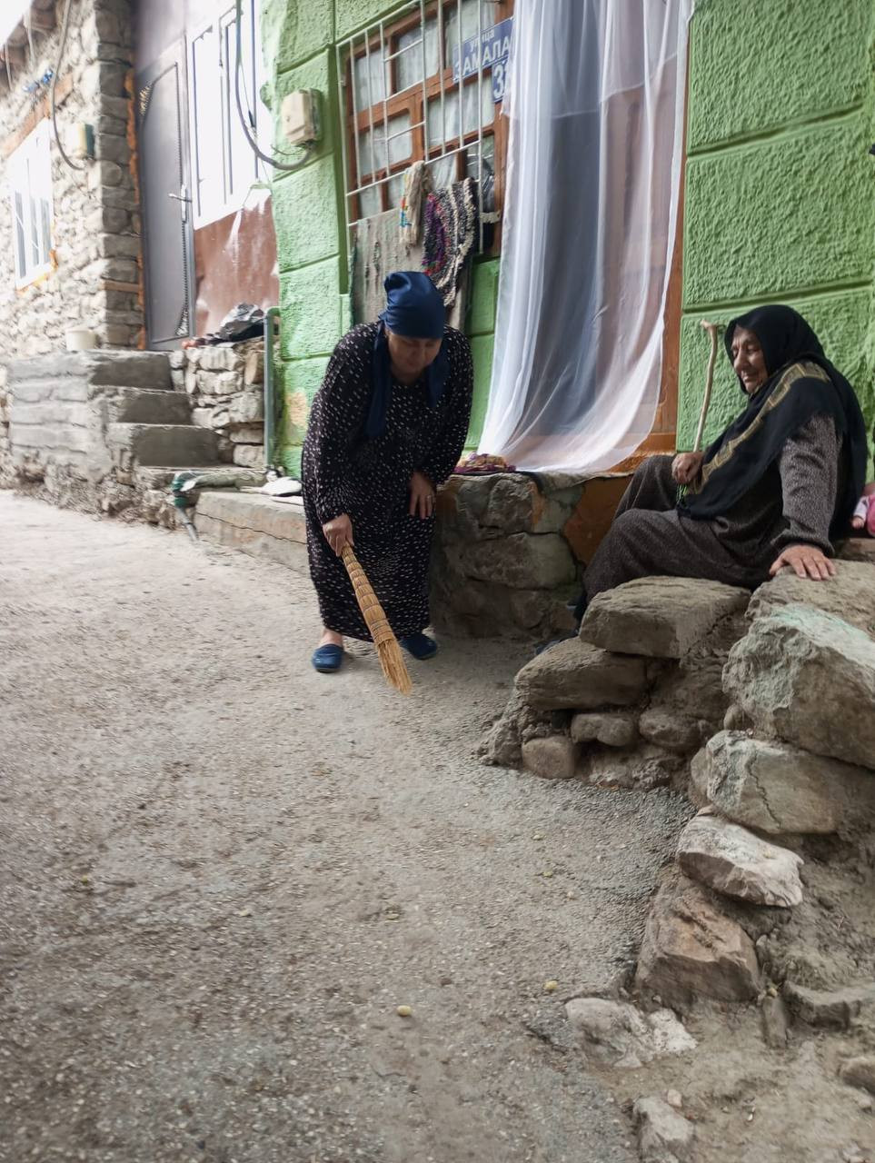 Оказание социально- бытовых услуг подопечным, социальным работником 1 отд. СО на дому Напилуновой Нуржавгар.