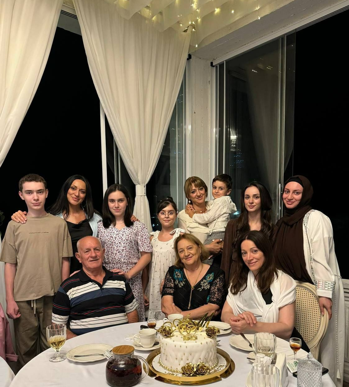 Почётный работник МВД и заслуженный врач РД Агалар и Мая Пулатовы отметили 50-летие супружеской жизни.