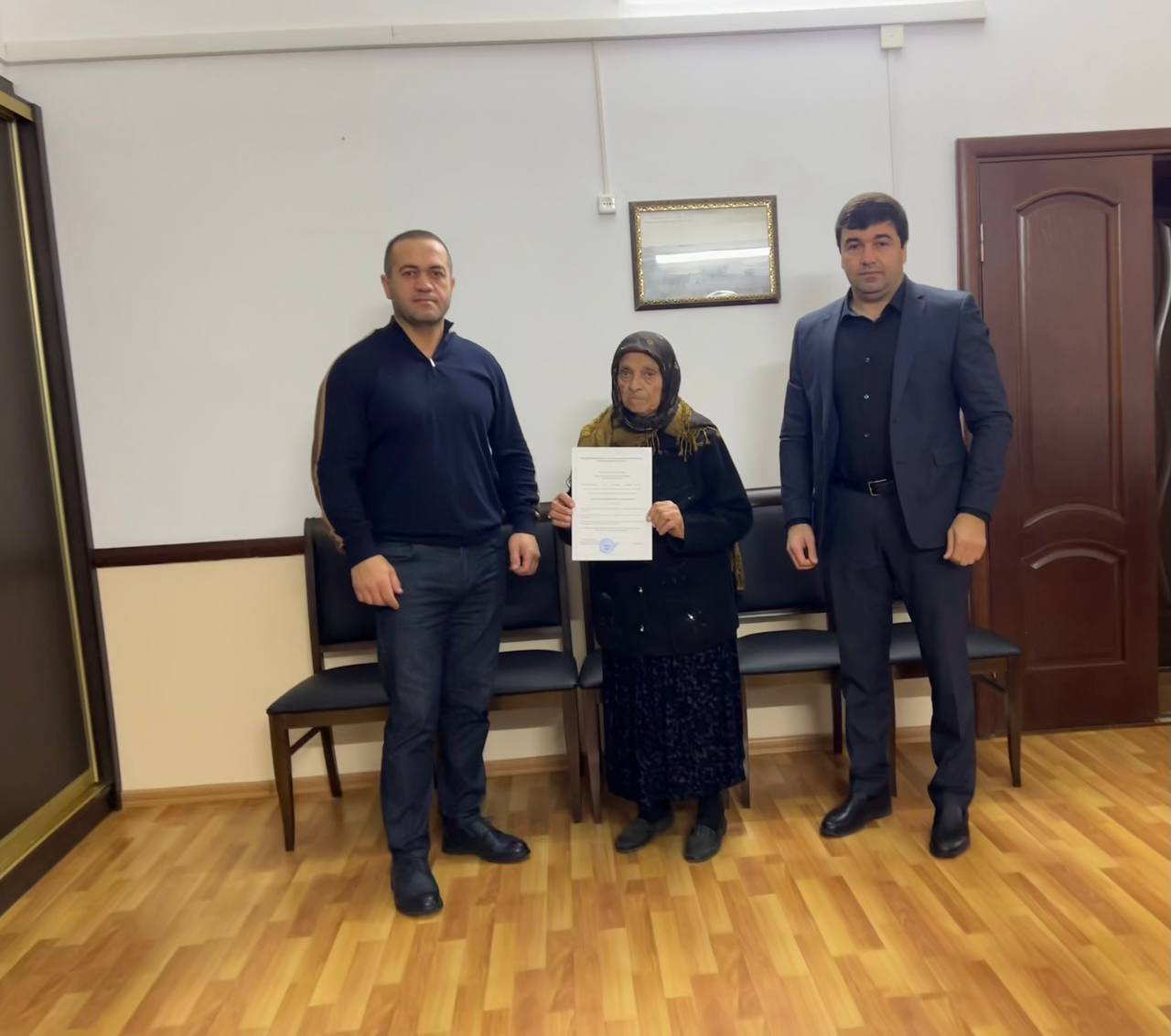 Вручение свидетельства о представлении безвозмездной субсидии на приобретение жилья