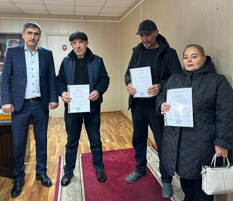 Вручение свидетельств о предоставлении безвозмездной субсидии на приобретение жилья.