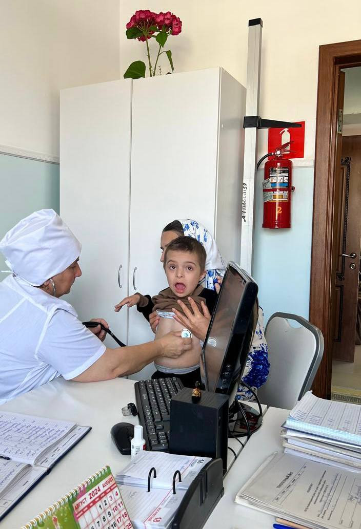 Проведение осмотра ребенка врачом-педиатром