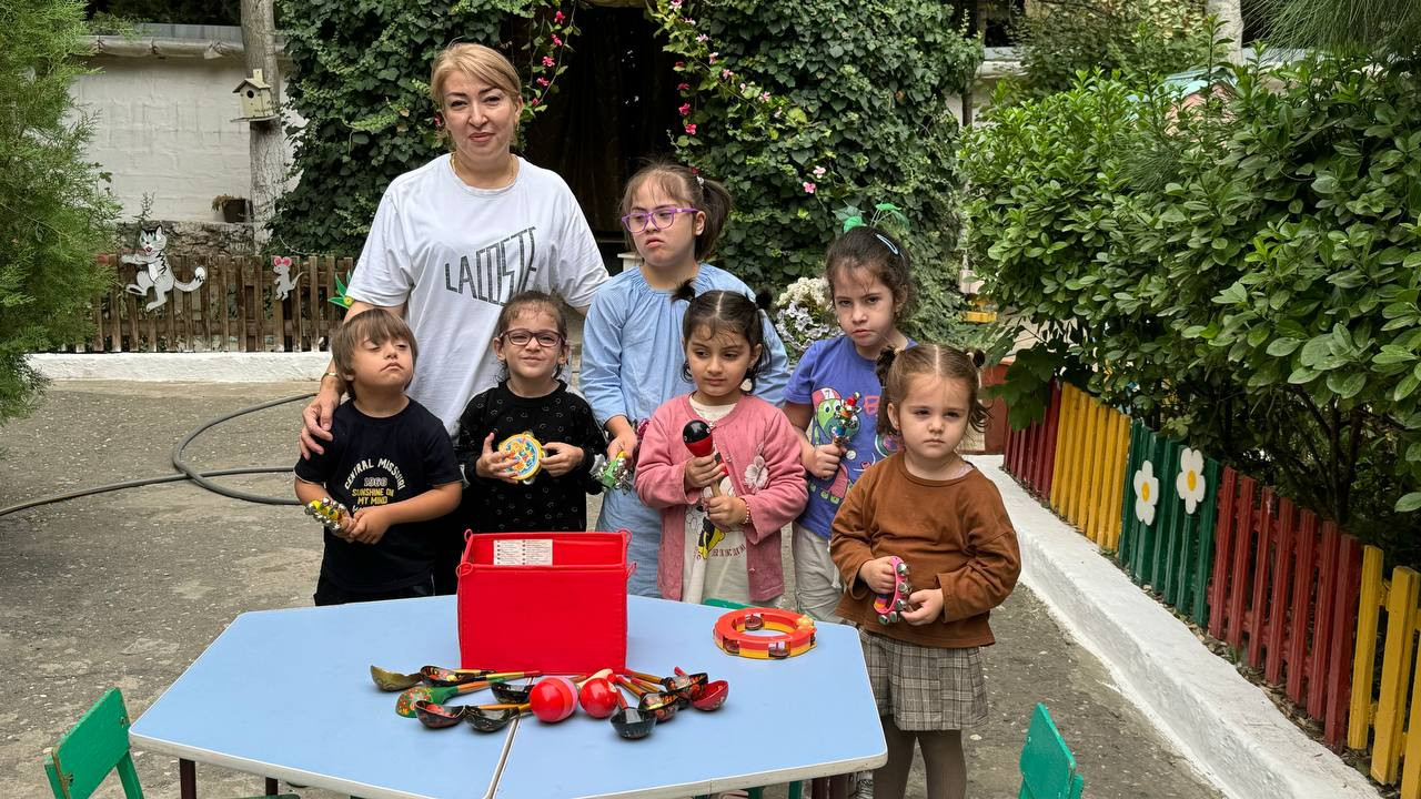 Музыкально-ритмические игры для детей дошкольного возраста. ... Цель: учить дошкольников передавать несложный ритмический рисунок на детском музыкальном инструменте.