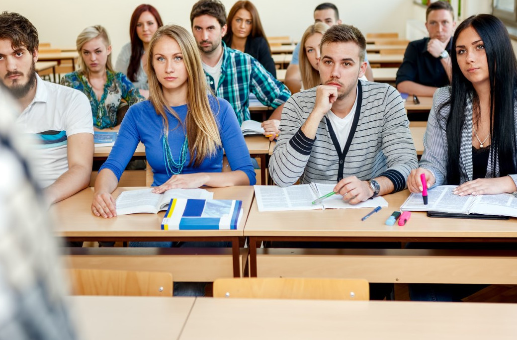 Информирует многодетные семьи о возможности получения компенсации части расходов на обучение детей по программам среднего профессионального образования