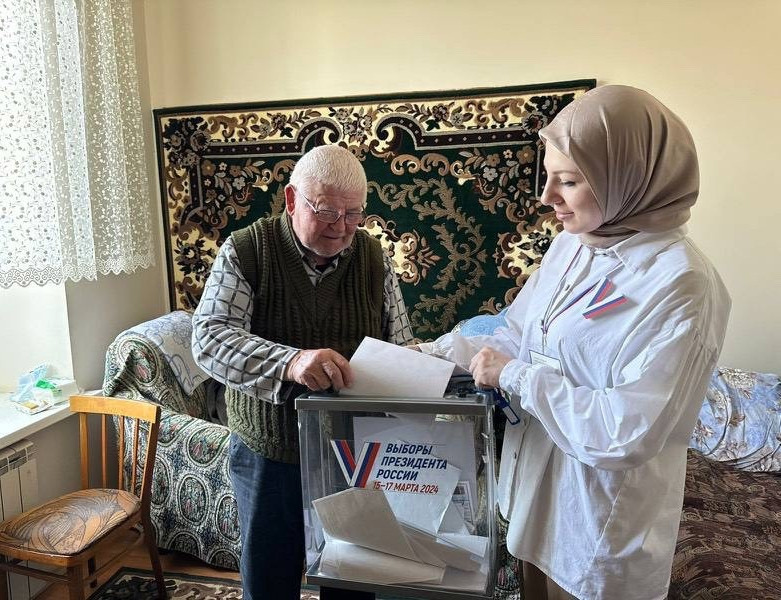 Представители УСЗН Дербентского района приняли участие в проведении выборов Президента РФ