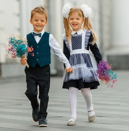 Единовременная выплата на детей, поступающих в первый класс из многодетных,  малоимущих семей.