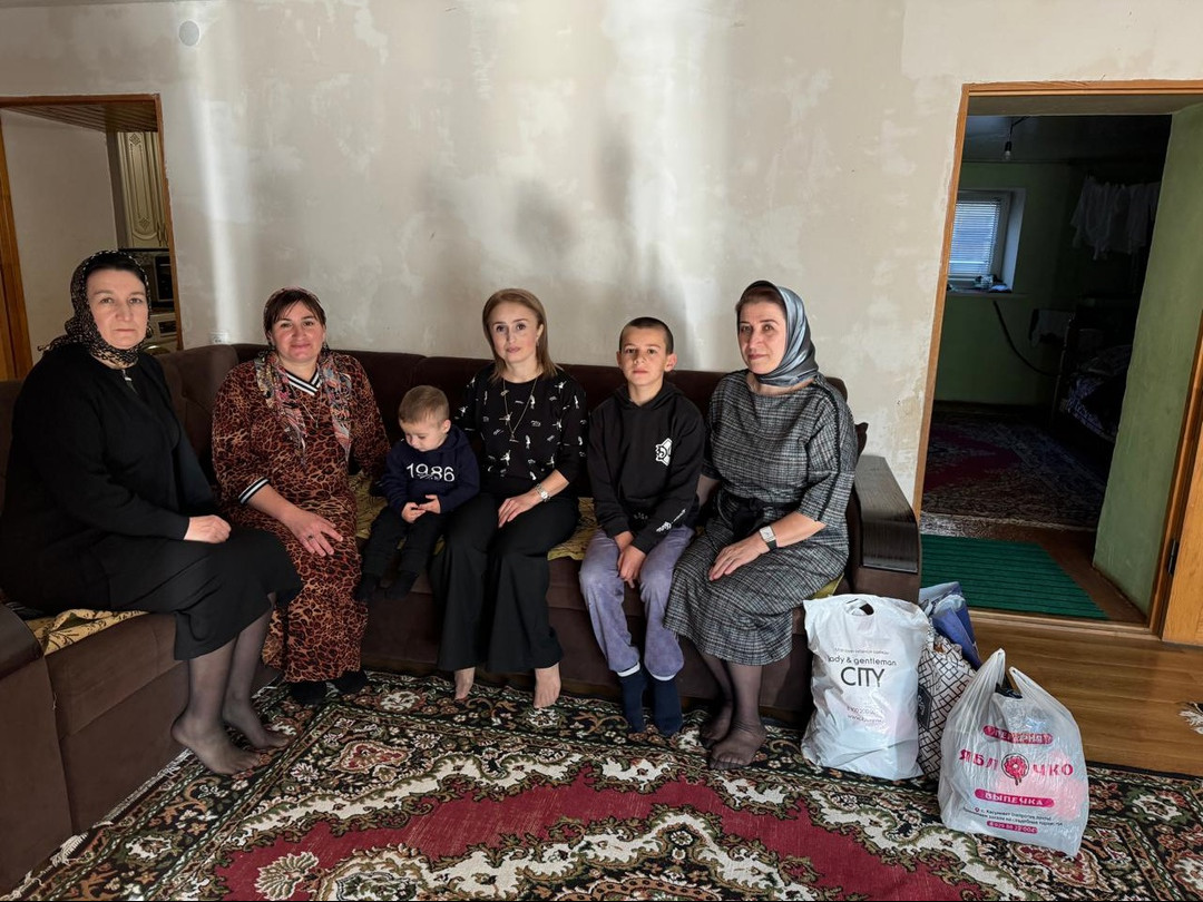 В День народного единства навестили многодетные семьи