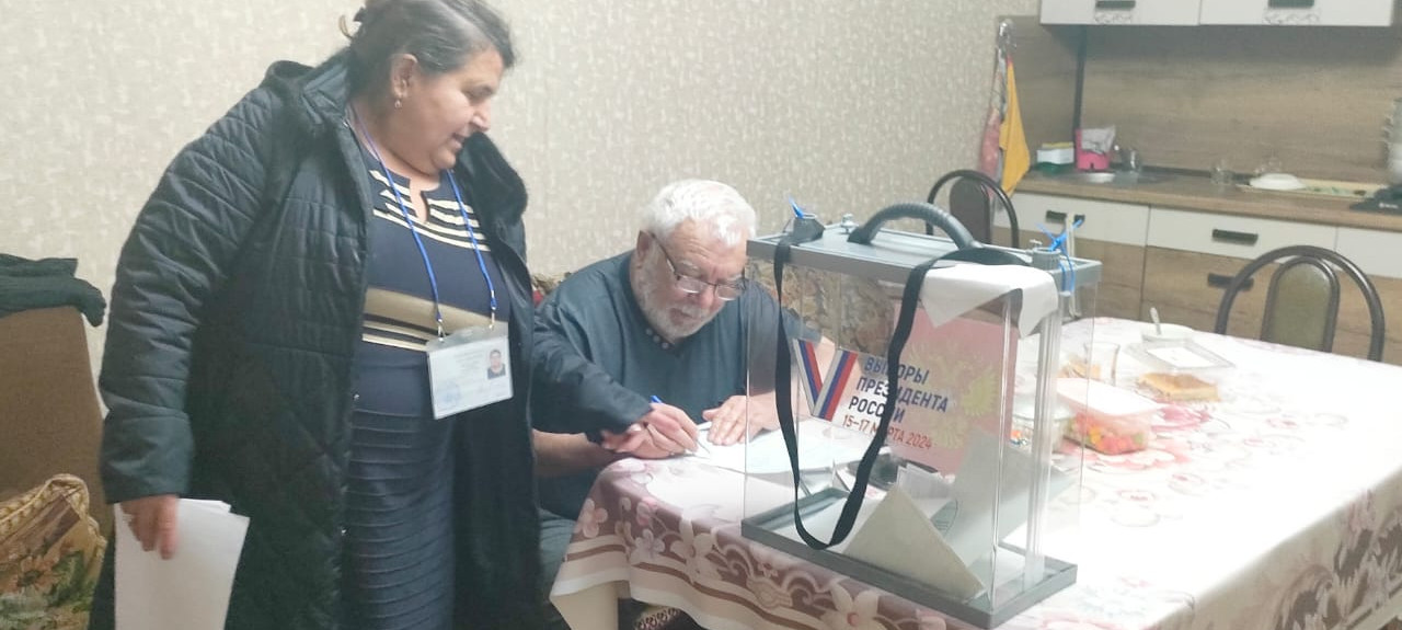 Коллектив ГКУ РД УСЗН МО «Бабаюртовский район» принял участие в голосовании в выборах Президента России.