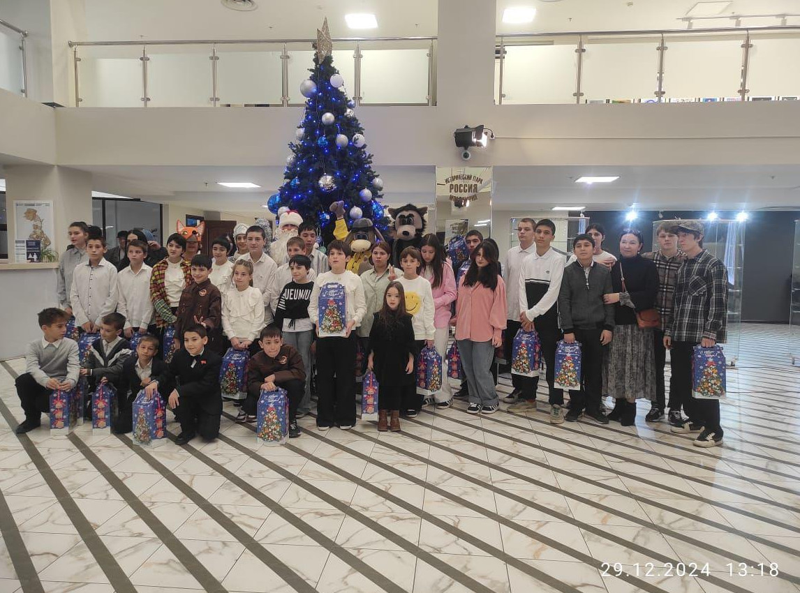 В Карабудахкентском районе представители социальных учреждений Минтруда РД с депутатом Народного Собрания РД посетили семьи погибших военнослужащих