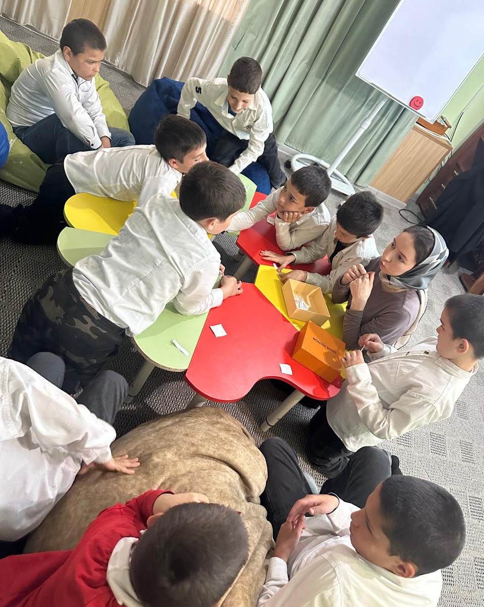 Классный час на тему: «Дружба начинается с улыбки» прошел в Центре