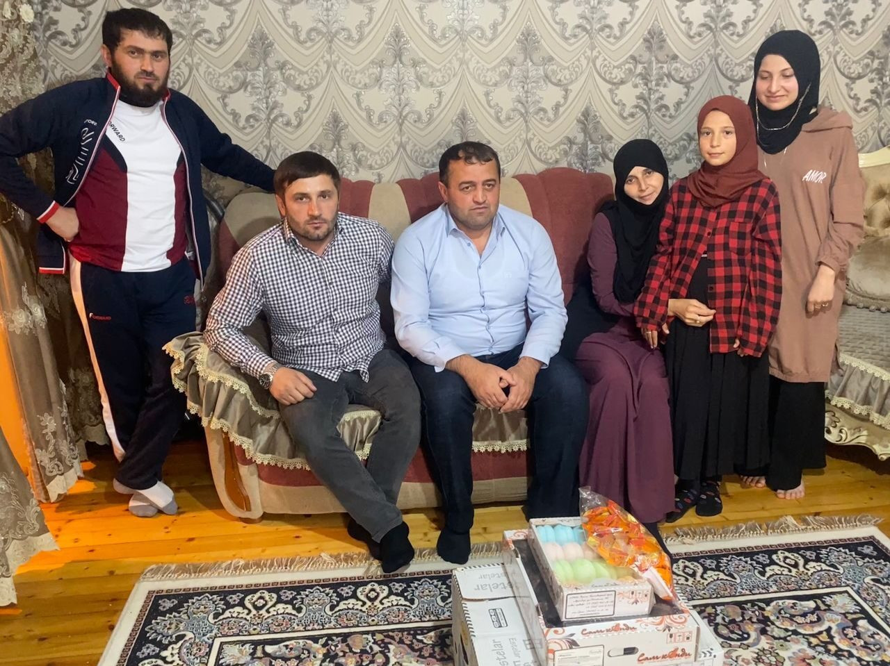 Директор Центра социального обслуживания Цунтинского района оказал помощь семье участника СВО...