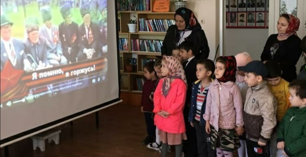 Воспитанники Реабилитационного центра для детей и подростков в Казбековском районе приняли участие в акциях, объявленных в преддверии Дня Победы