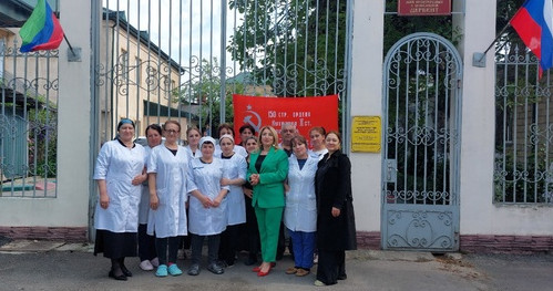 Коллектив Дома-интерната "Дербент " во главе с директором Мариной Гаджиевой присоединился к акции "Знамя Победы "