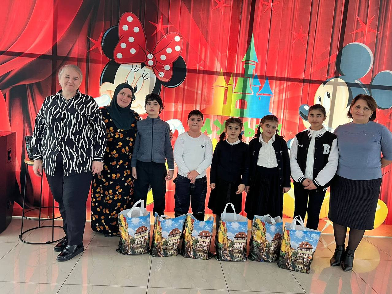 1 декабря, в канун Международного дня инвалидов, в парке аттракционов «Мультиленд» состоялся праздник, гостями которого стали 30 детей с ограниченными возможностями здоровья, состоящих на учете в Дербентском КЦСОН.